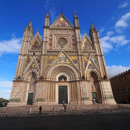 Duomo Budget Apartment Орвието Екстериор снимка