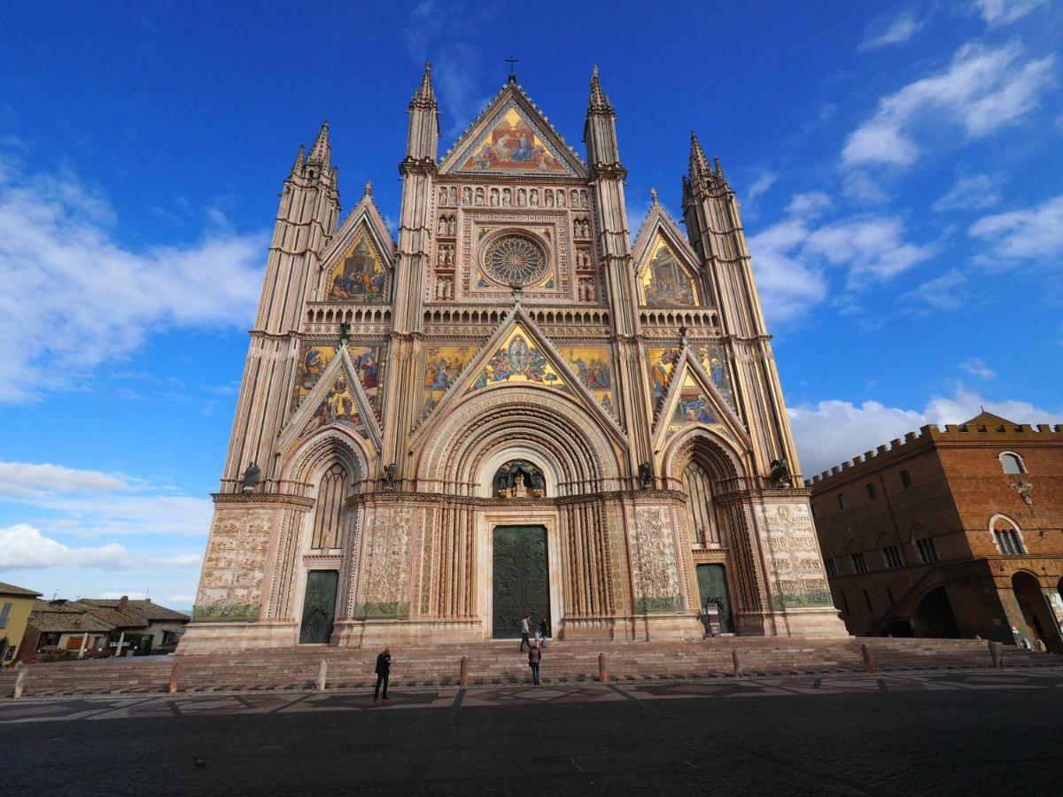 Duomo Budget Apartment Орвието Екстериор снимка